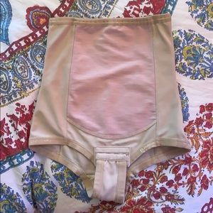 NWOT Belle Fut postpartum Corset size S